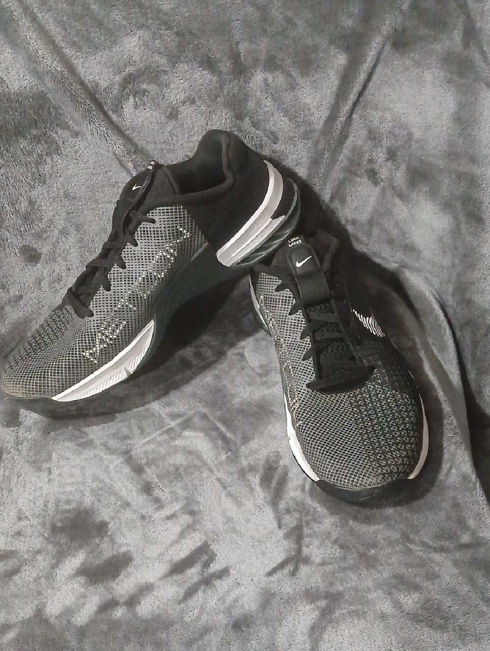 Nike Black and White Metcon 8